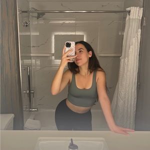 Meet your Posher, Ella